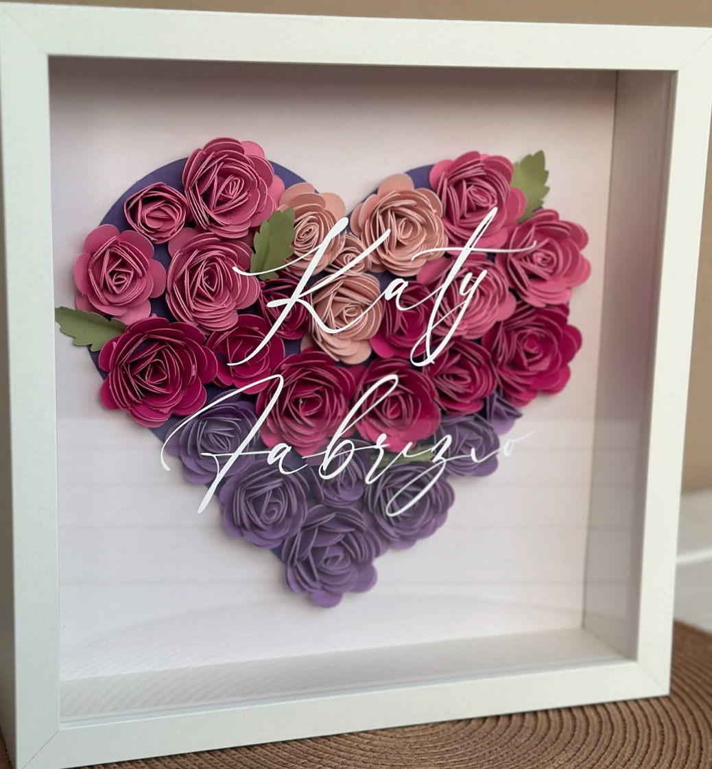 Shadow box con fiori e personalizzazione