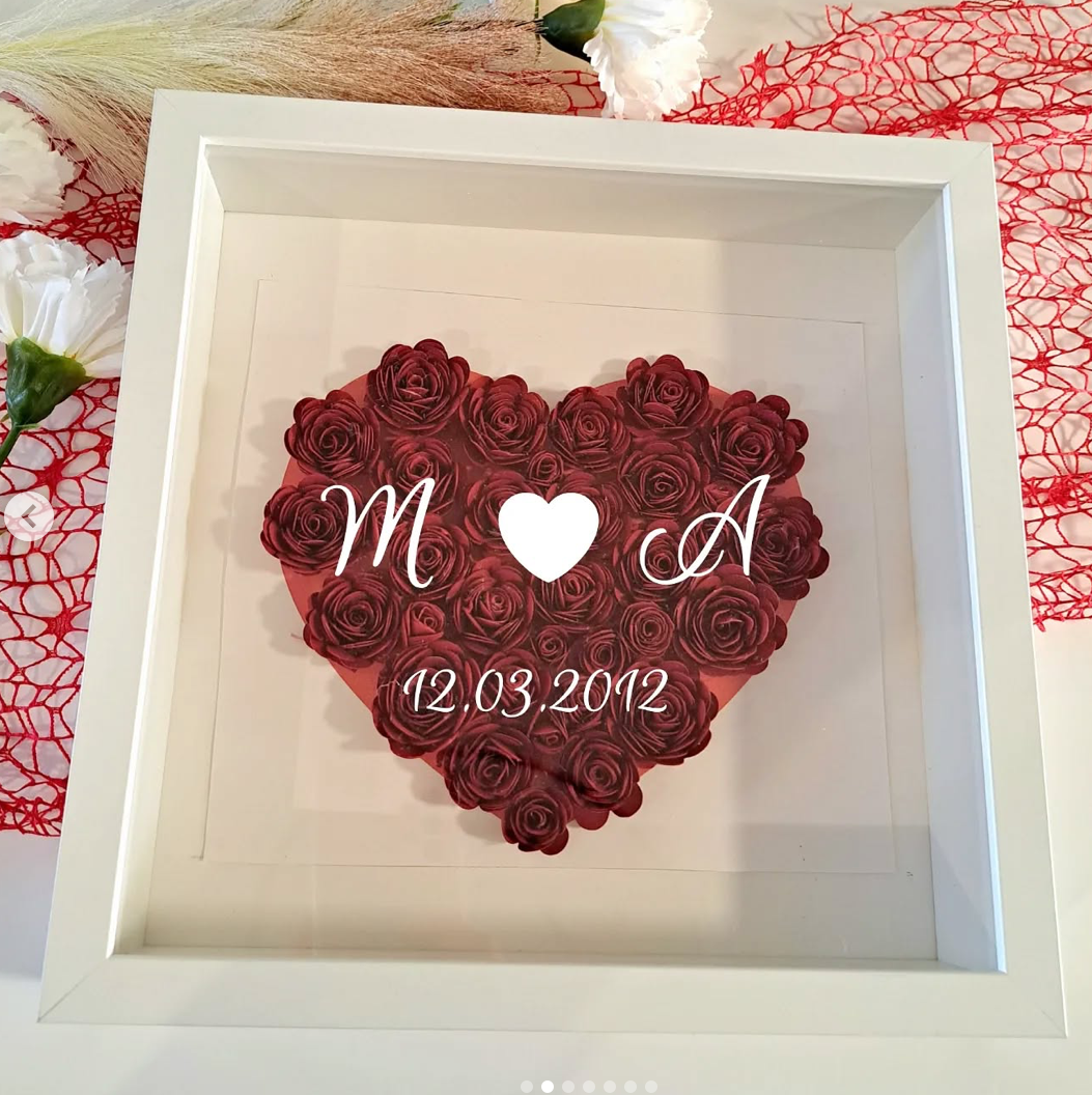 Shadow box con fiori e personalizzazione